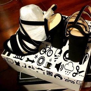 Nubuck black size 7 3.5 heel